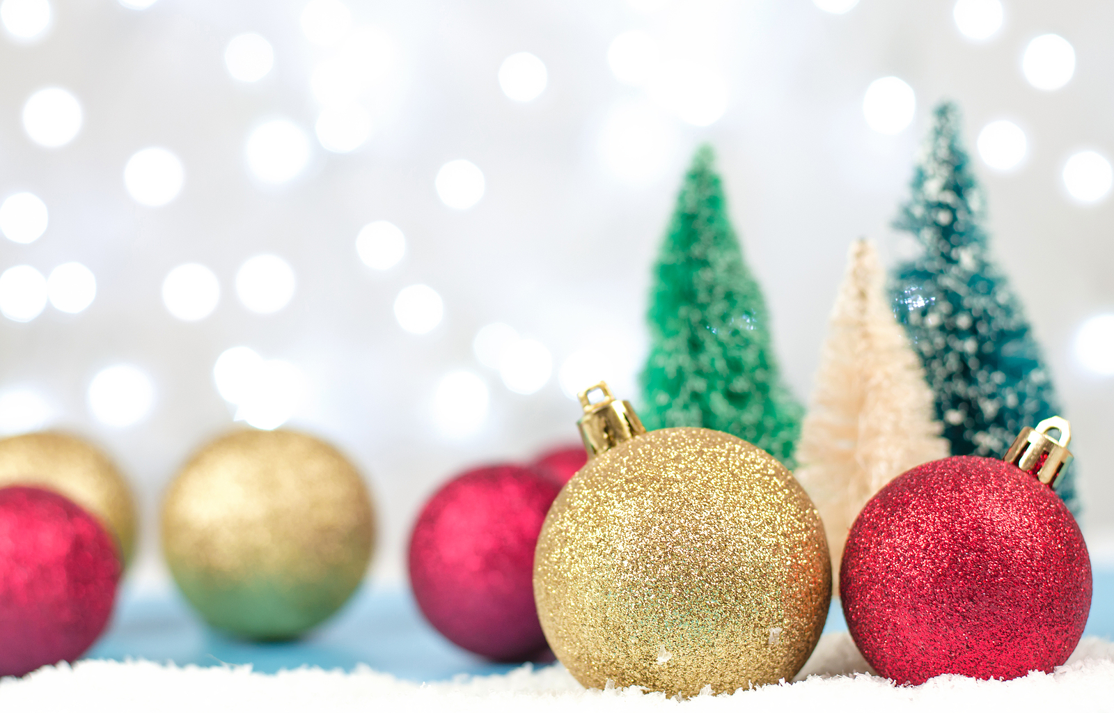 4 tips for your HOA to achieve a harmonious holiday season!